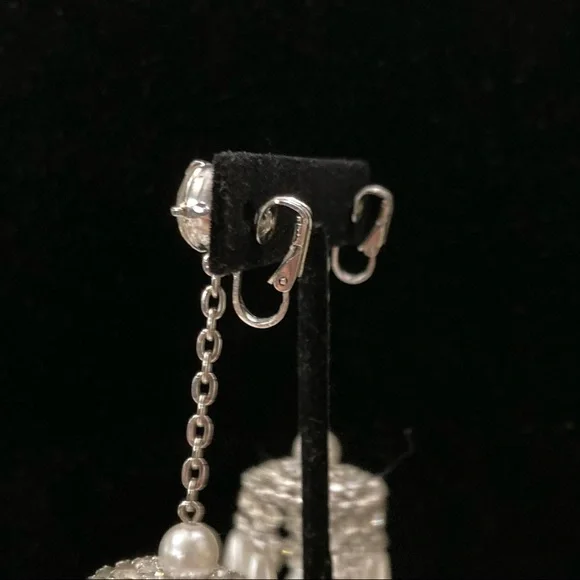 Vintage Pearl rhinestone chandelier earrings 2.5" - Picture 5 of 7